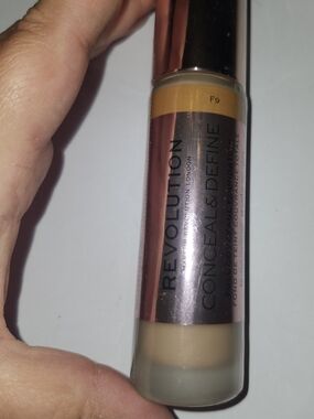 Revolution Conceal & Define Full Coverage Concealer - F9 Warm Beige